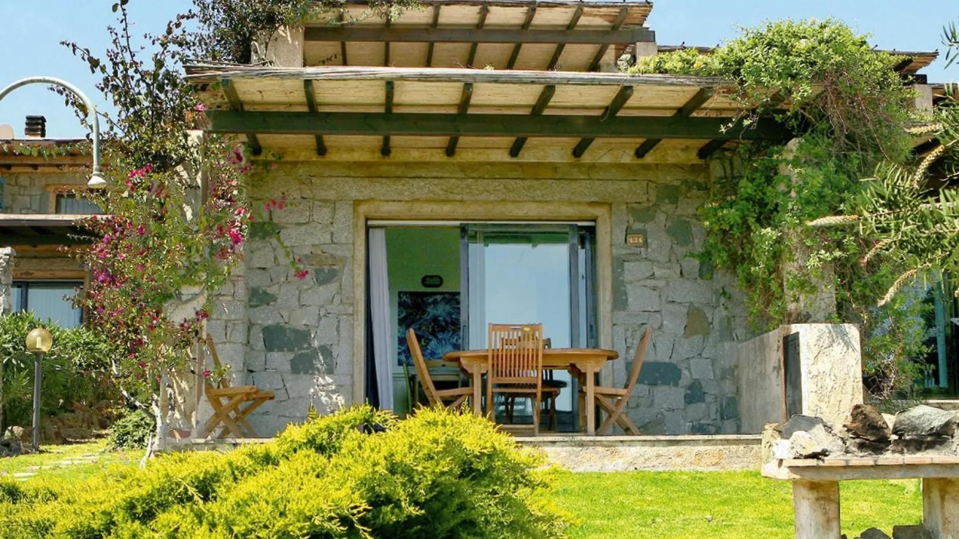 Flat In Castiadas Costa Rei With Balcony, Terrace Or Garden Apartment Italy