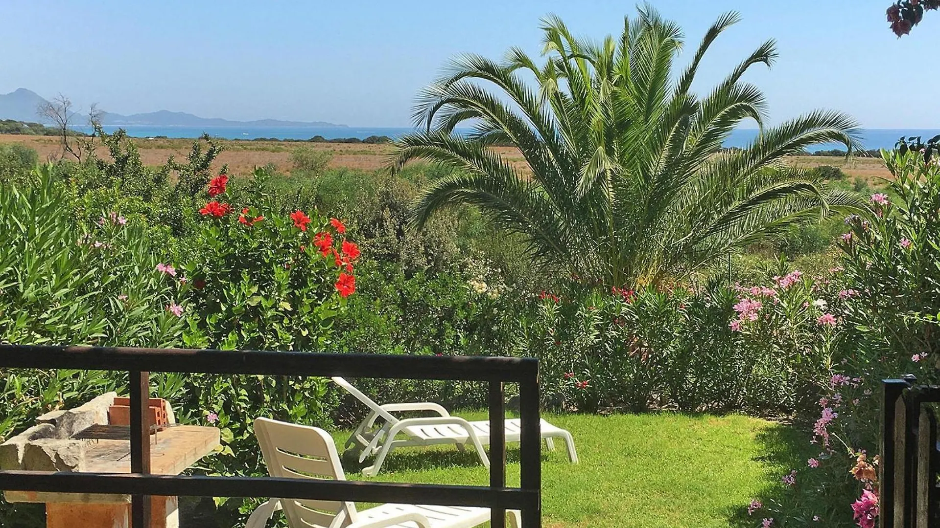 Flat In Castiadas Costa Rei With Balcony, Terrace Or Garden Apartment