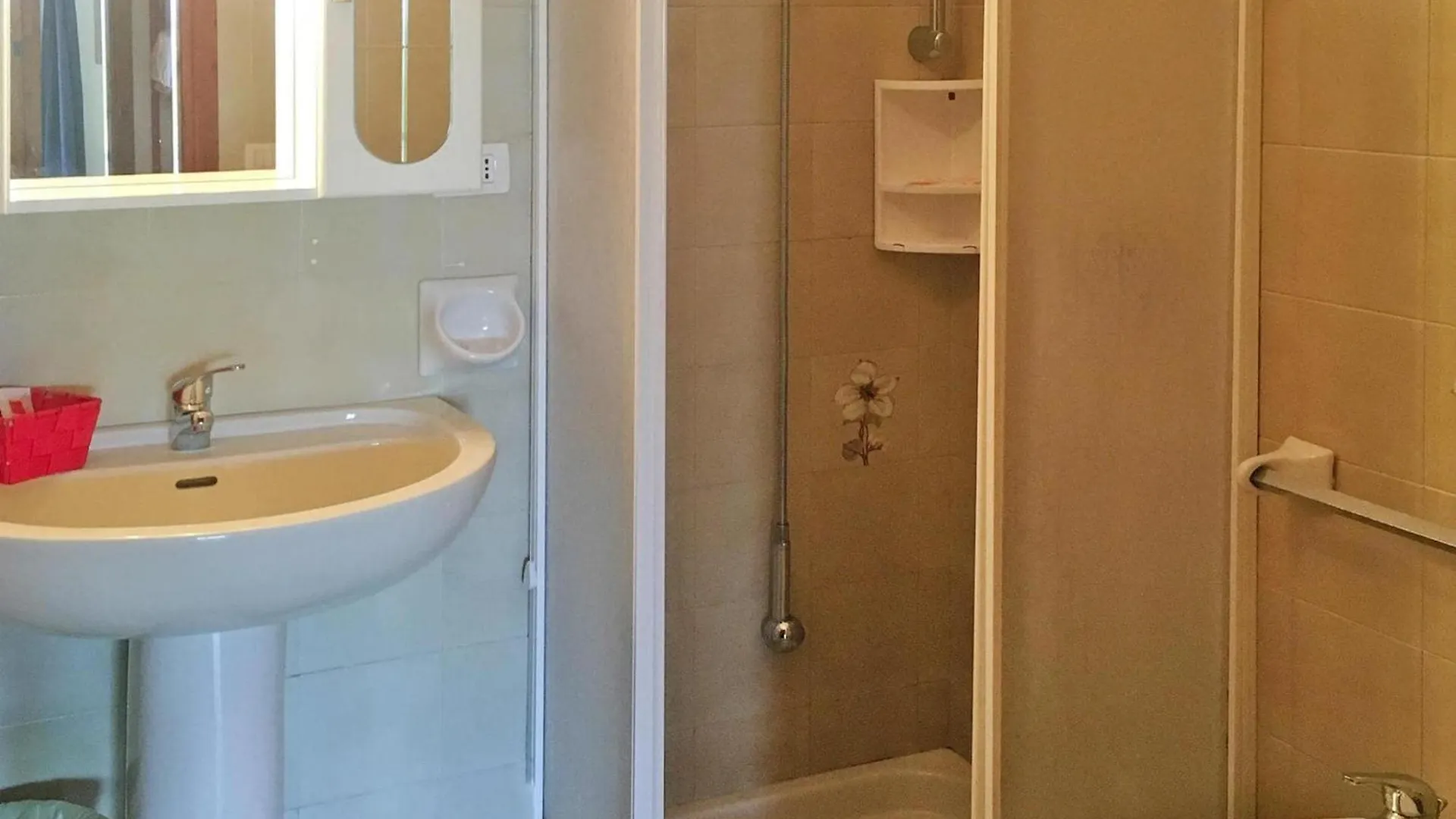 Flat In Castiadas Costa Rei With Balcony, Terrace Or Garden Apartamento
