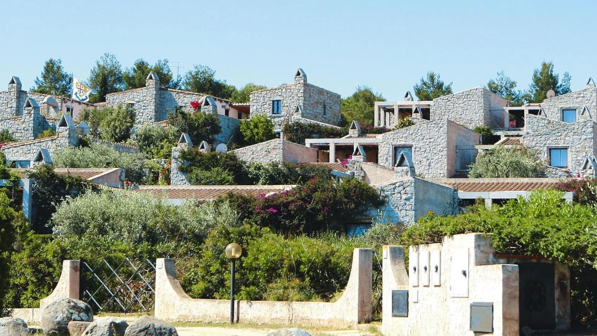 Flat In Castiadas Costa Rei With Balcony, Terrace Or Garden Apartamento